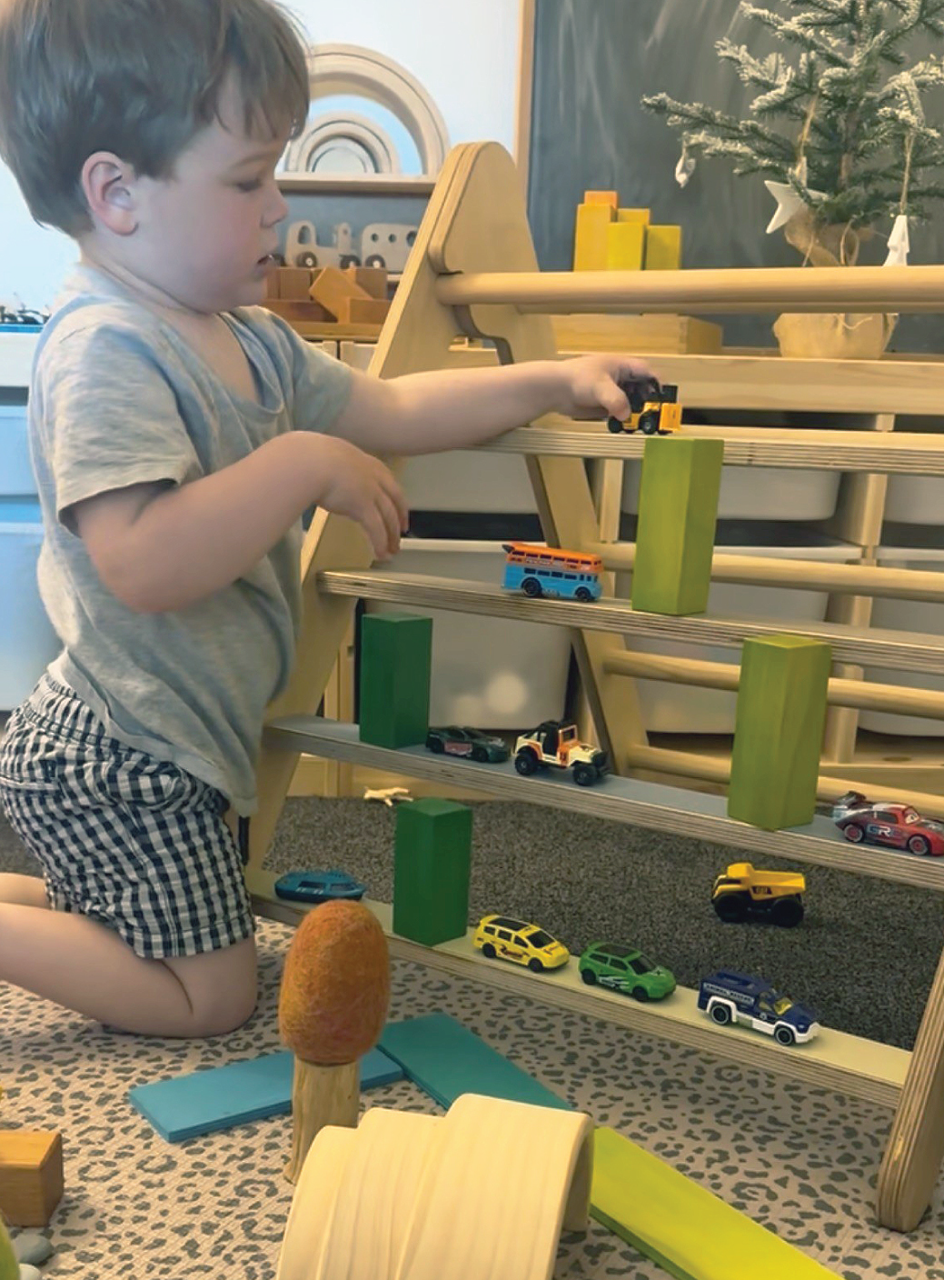 messey-play-at-its-best2 Montessori-inspired climbing frame for confident, active play.
